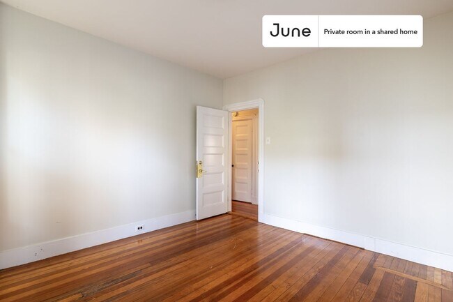 Building Photo - Room in Shared 4 bed/1 bath home