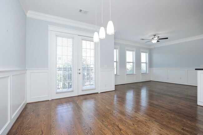 Building Photo - 2802 Morrison St