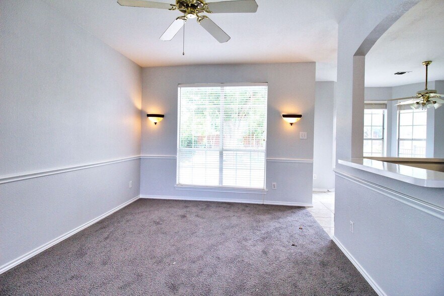 Building Photo - 8435 Creekside Cir