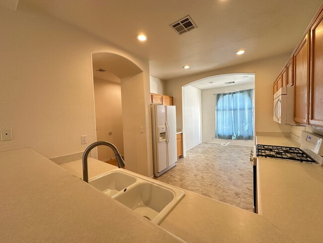 Building Photo - 3 Bedroom, 2.5 Bath, 2 Car garage