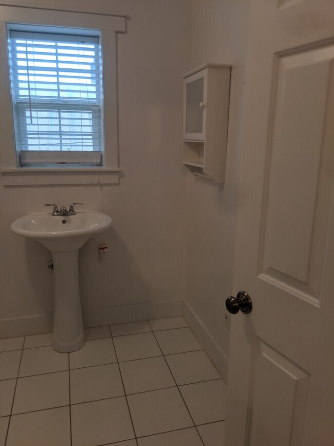 Building Photo - 64 Battle Hollow Ave