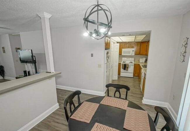 Building Photo - 2001 Tenth Street Unit