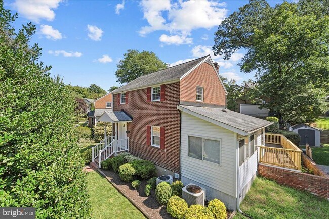 Building Photo - 9 N Greenbrier St