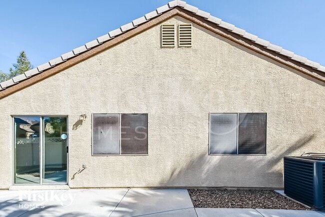 Building Photo - 5635 Tropic Breeze St