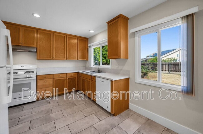 Building Photo - 1430 Diamond Ln