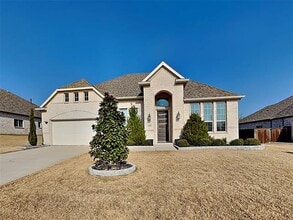 Building Photo - 721 Precious Dr