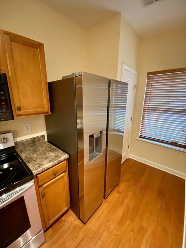 Building Photo - Modern 2BR/2BA Home Near BNA – Open Concep...