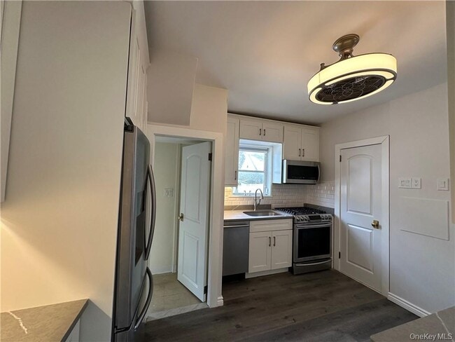 Building Photo - 69 Homestead Ave