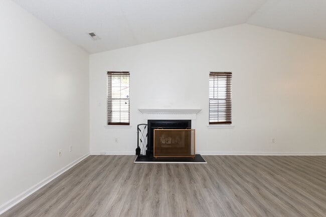 Building Photo - Great home in Hubert