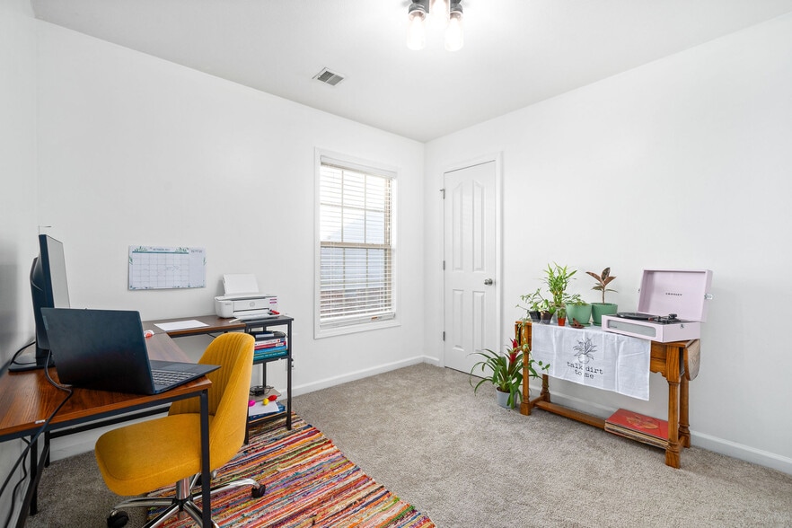 Bedroom 3 - 525 Parkvue Village Way