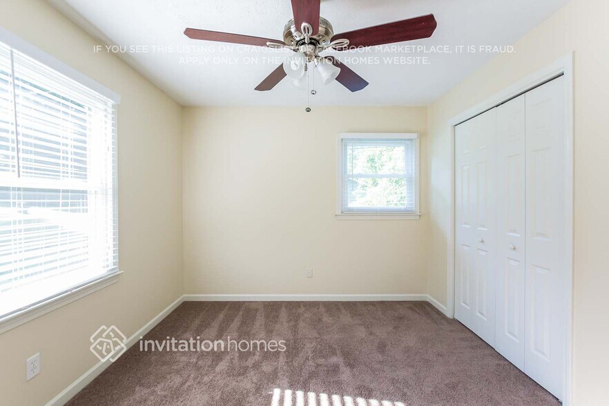 Building Photo - 4656 E Glen Ridge Cir