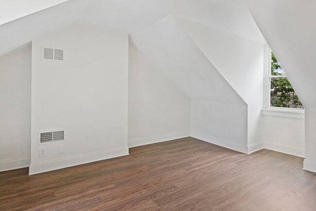 Building Photo - Coming Soon - Charming 3 Bedroom, 1.5 Bath...