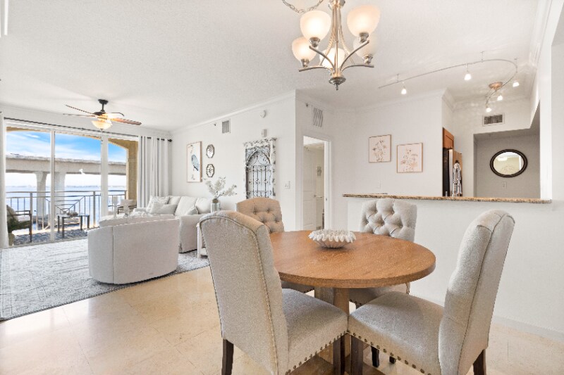 Building Photo - 275 NW Flagler Ave