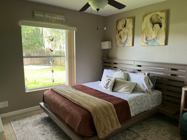 Building Photo - 1211 SW Dalton Ave