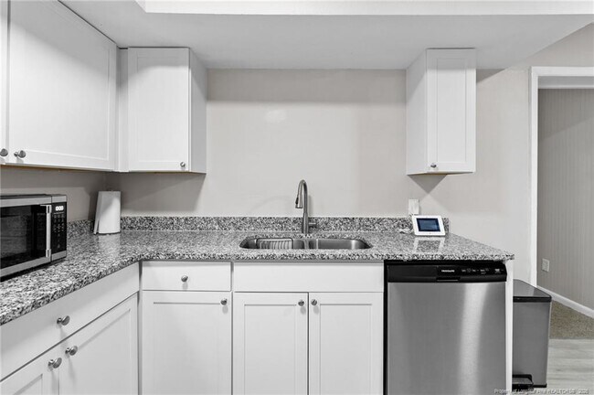 Building Photo - 1445 Thelbert Dr