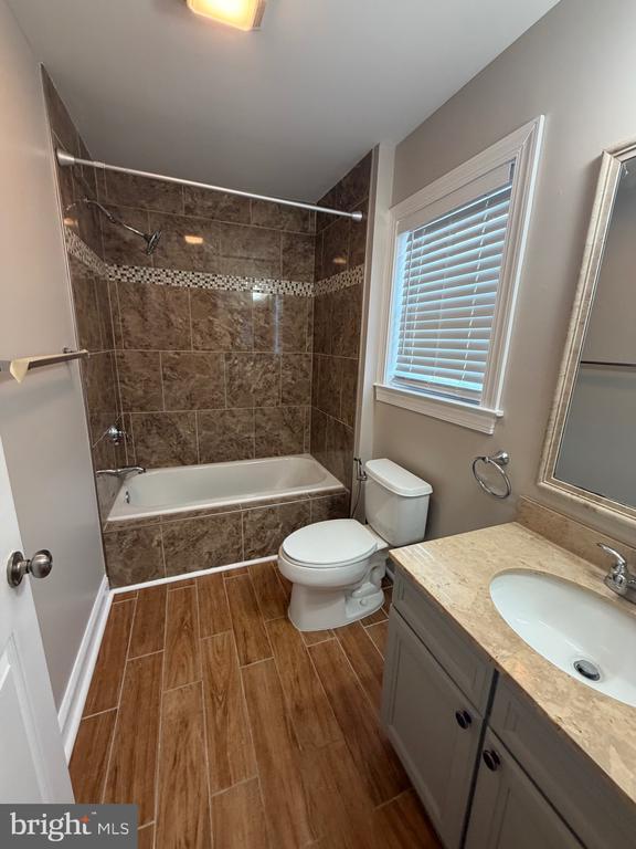 Building Photo - 728 18th St S