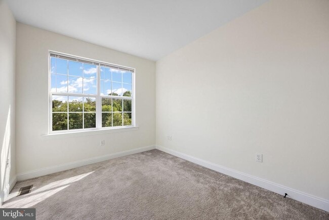 Building Photo - 615 Pony Ln