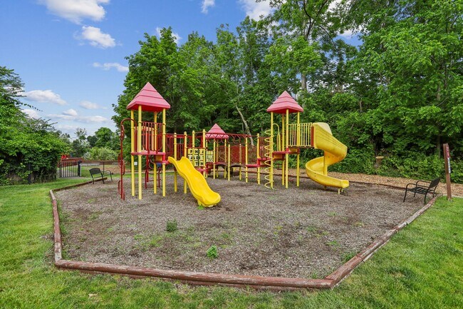 Building Photo - 41 Burlington Ct