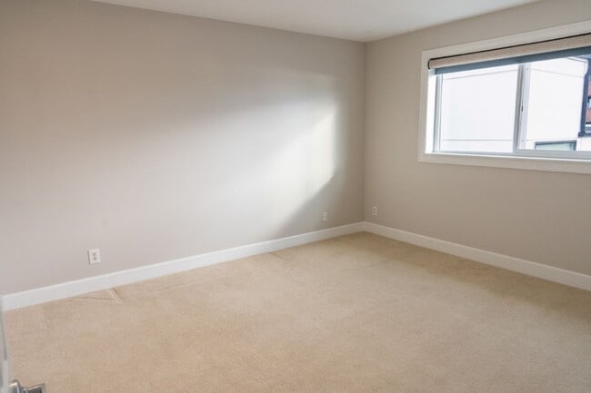 Building Photo - 2Bd/1Ba Seattle Condo