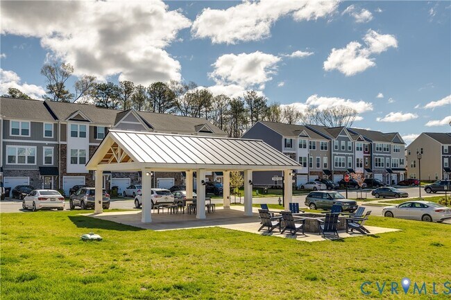 Building Photo - 713 McCormick Farm Dr