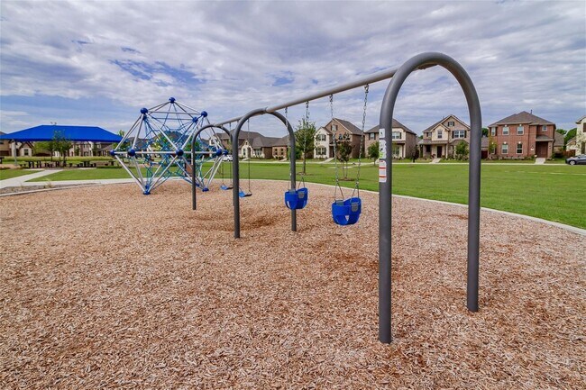 Building Photo - Location!! 2018 house, refrigerator provided! Dont miss this sweet home!