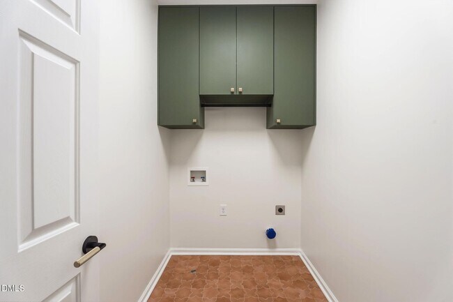 Building Photo - 5 Silverbell Ct
