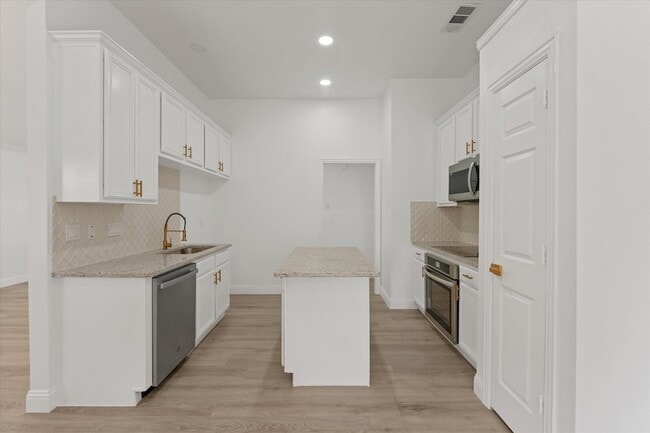 Building Photo - 322 Hillcroft Dr