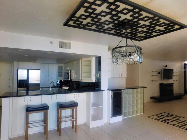 Building Photo - 627 Alhambra Rd