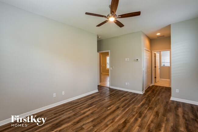 Building Photo - 12924 24th Ct E