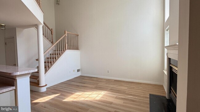 Building Photo - 207 Lookout Pl