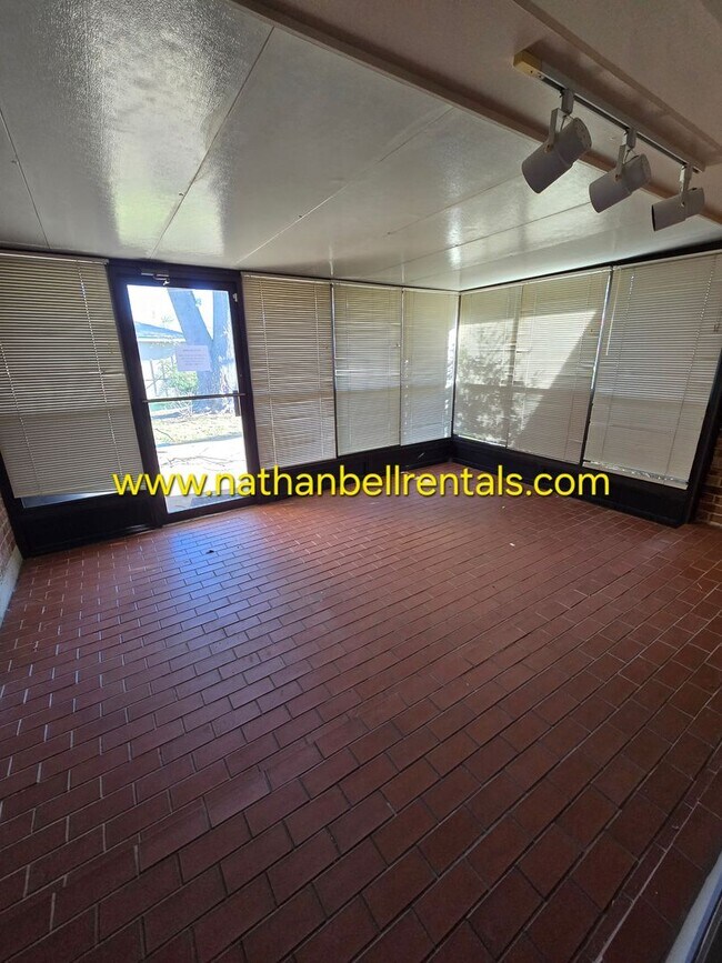 Building Photo - 3415 Vagas Dr