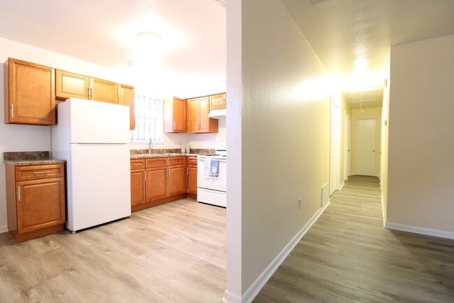 Building Photo - 1204 E Anderson St