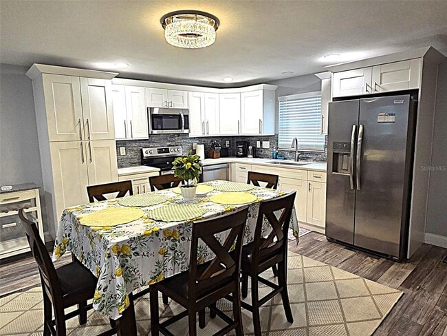 Building Photo - 5105 Tangerine Ave S