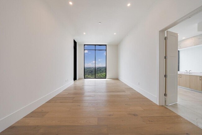 Building Photo - 2425 Peachtree Rd