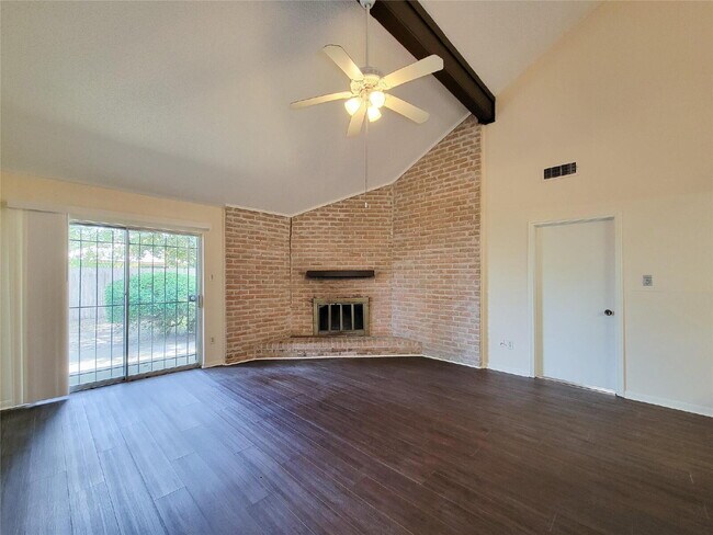 Building Photo - "Charming 3-Bed, 2-Bath Gem in Missouri City - Your Ideal Home Awaits!"