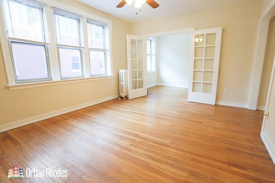 Building Photo - 547 W Surf St