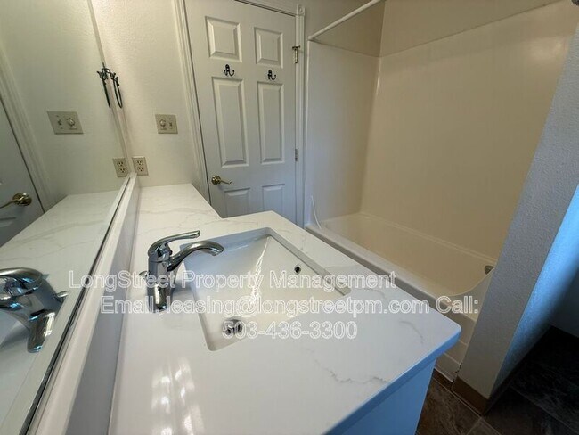 Building Photo - 1634 SW Knollbrook Pl