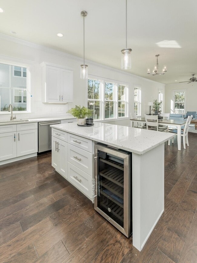 Building Photo - 415 Glenview Dr