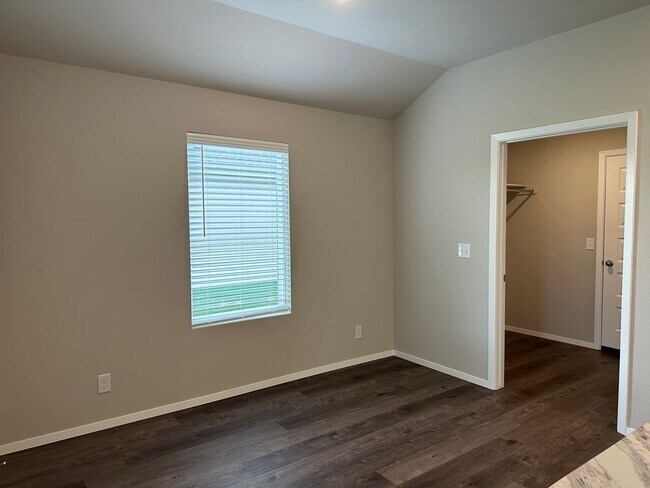 Building Photo - Brand-new 3 bedroom, 2 bath home located in historic Claremore