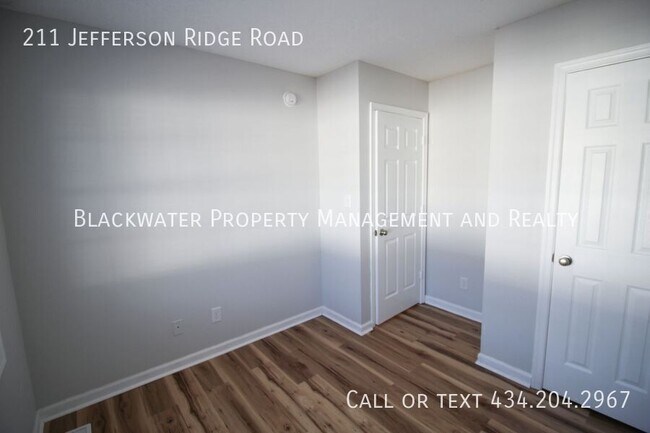 Building Photo - 211 Jefferson Ridge Rd