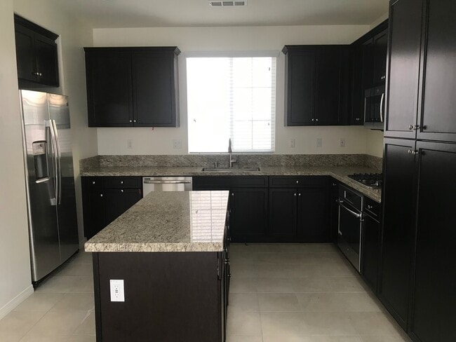 Building Photo - Luxury home 4Bedroom 3.5Bathroom in Chino