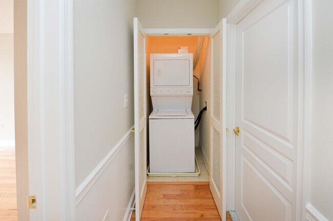 Building Photo - 70 Adams St