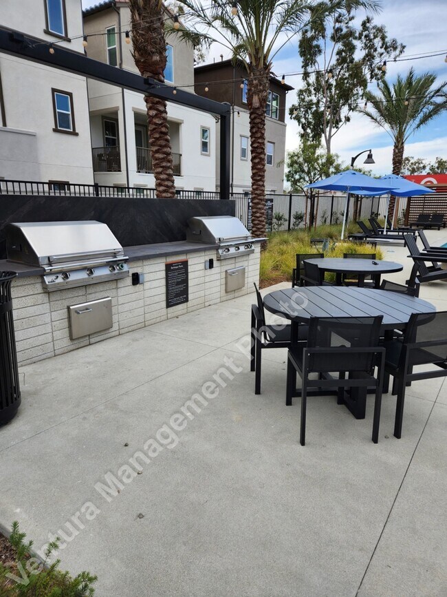 Building Photo - 3020 Harrison Ln