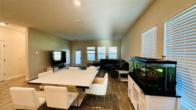 Building Photo - 2525 Camden Park Cir