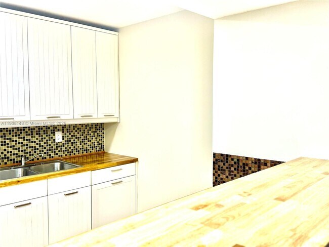 Building Photo - 801 Three Islands Boulevard