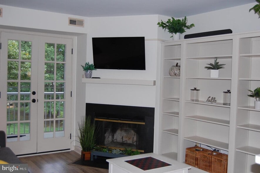 Living Room - 816 Reading Ct
