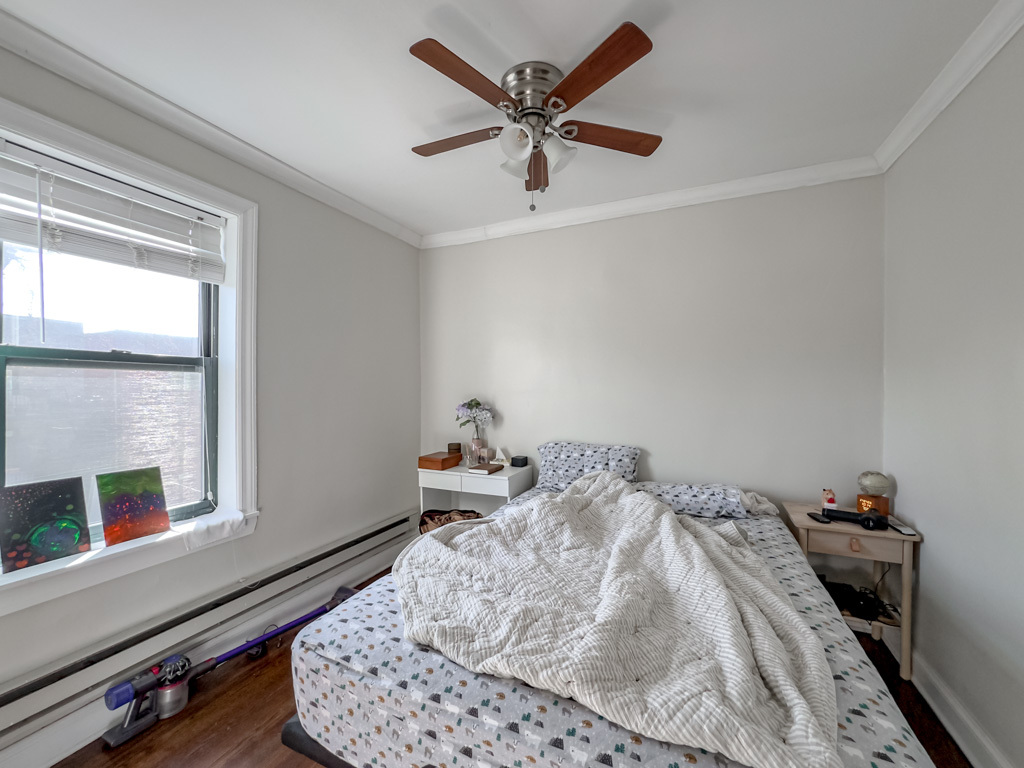 Building Photo - 3845 N Greenview Ave