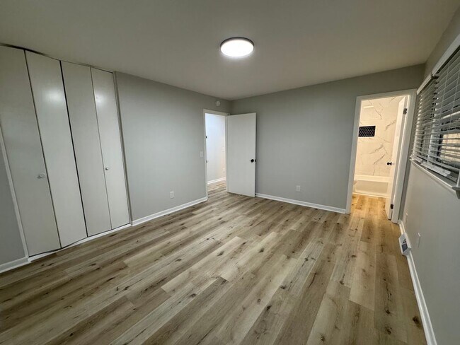 Building Photo - 2205 Hathaway Dr