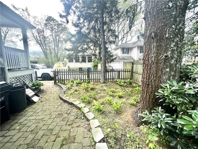 Building Photo - 15 Findlay Pl