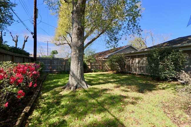 Building Photo - 5723 Cheltenham Dr